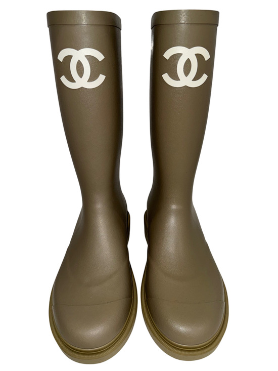 CHANEL Shoes - Chanel REV Dark Beige Moss Green White CC Logo High Pull On Rubber Rain Boots 39